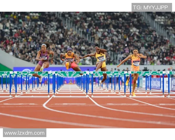 足球球星挑战百米赛道 谁能在速度与激情中超越极限